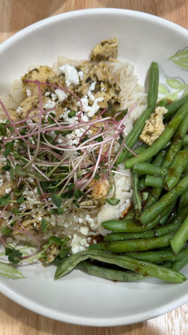 If you haven't tried @kevins.natural.foods cilantro lime chicken - definitely check it out! I got mine at @target - but it's sold at most stores in the refrigerated section by packaged lunch meat.

The chicken is already cooked - sous vide method (gently cooked in a bag in broth) making it super tender.  All you have to do is open the bag, pour the broth in the bag out, break up the chicken and put it in a skillet. (or microwave for 3 minutes).

Heat for 3 minutes, then add the cilantro lime sauce - and cook for another few minutes. 

I served mine with rice, fat free feta cheese, microgreens, and green beans. 

DELISH! And dinner was ready in under 15 minutes.  I love that! 

For my ww friends - 5 oz. of the chicken is only 4 points, making my whole dish 11 points with the rice. 

Have you tried Kevins - which is your favorite?

#kevinschicken #supereasydinner #tasty #whatieatinaday #